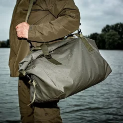 Trakker Downpour Roll-Up Fishing Carryall -Trakker Verkäufe trakker downpour roll up carryall 5