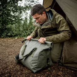 Trakker Downpour Roll-Up Fishing Carryall -Trakker Verkäufe trakker downpour roll up carryall 6